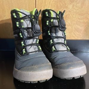 Merrell Snow Bank in Green and Navy fleece lined